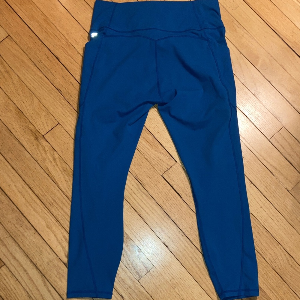 Fabletics Oasis High Waisted 7/8 Length Leggings in - OCEAN WAVE - Picture 6 of 6